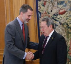Su Majestad el Rey recibe el saludo del secretario general del Sistema de la Integración Centroamericana - SICA, Vinicio Cerezo